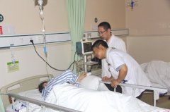 他累倒在病床前！感动了全城的朋友圈……