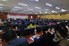 用正面典型立镜子 用反面典型标“雷区”